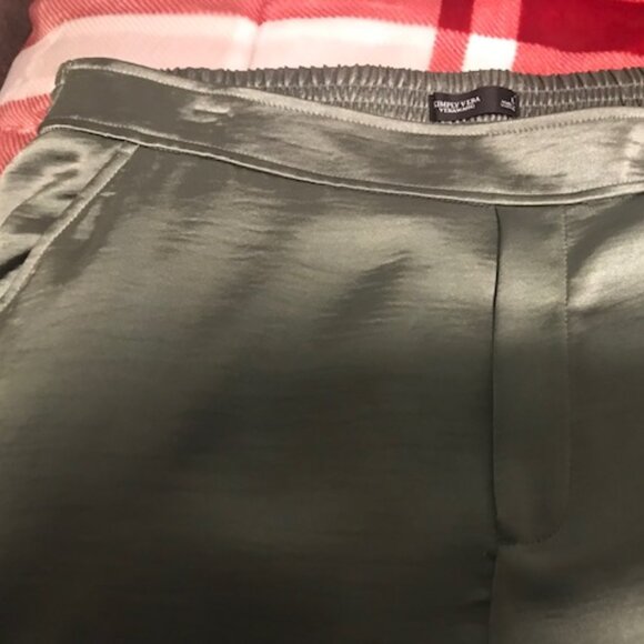 NEW Women's Simply Vera Vera Wang Olive Shiny Pull On Pants. Elastic Leg Cuff. L - Picture 2 of 6